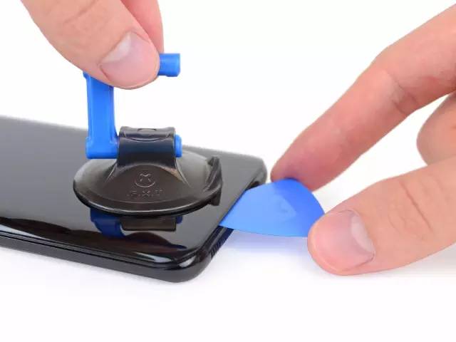 バックカバーを開ける