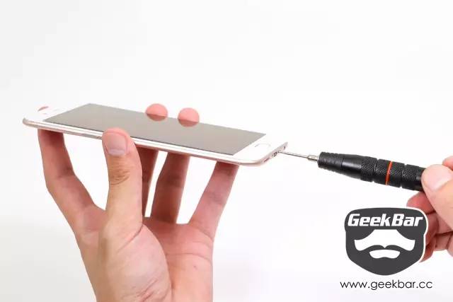 ネジを取り外す