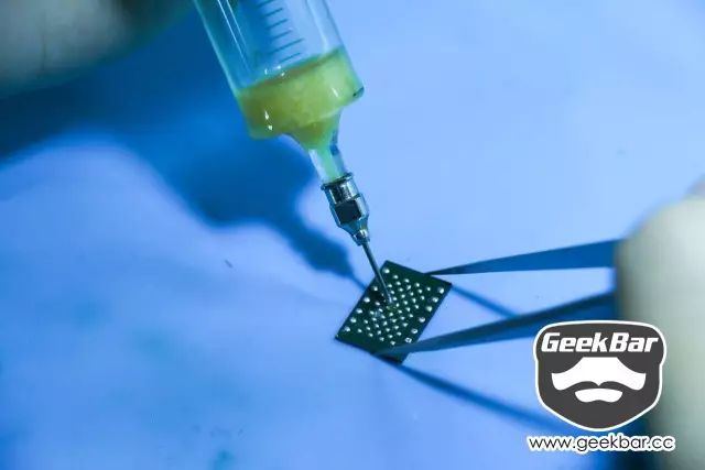 フラックスを塗る