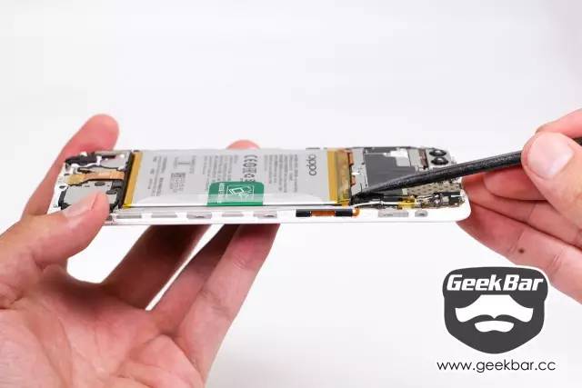 バッテリー接続配線を切り離す