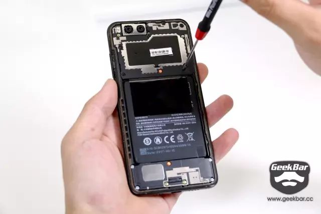 ネジを取り外す