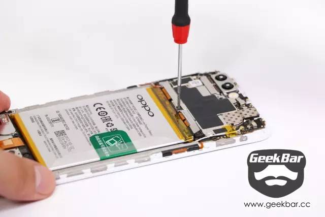 ネジを取り外す