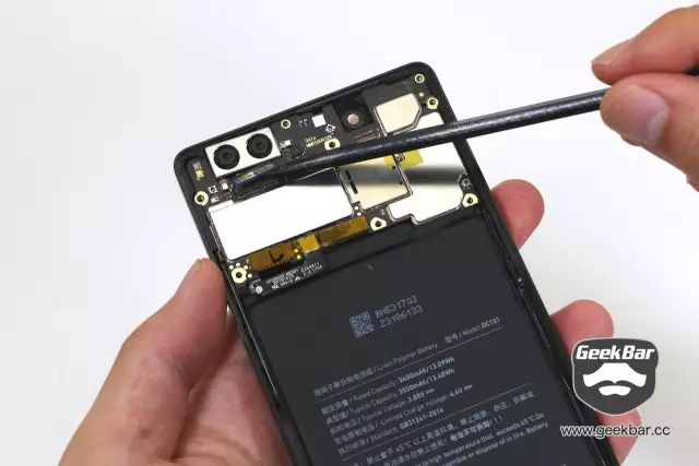 バックカメラ配線を切り離す