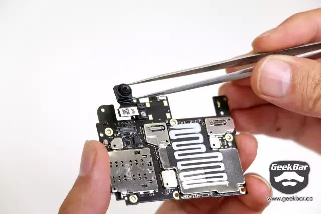 インカメラを取り外す