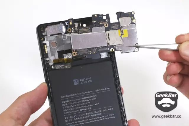 マザーボードを取り出す