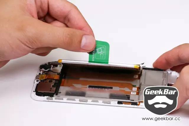 バッテリーを取り外す