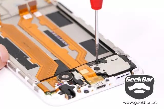 ボリュームキャビティ定着用ネジを取り外す