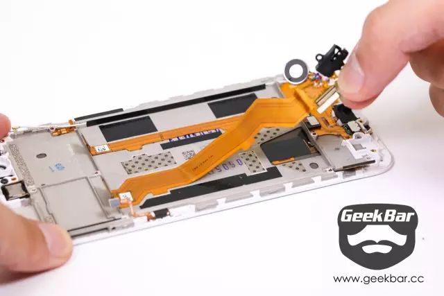 スクリーン接続配線を取り外す