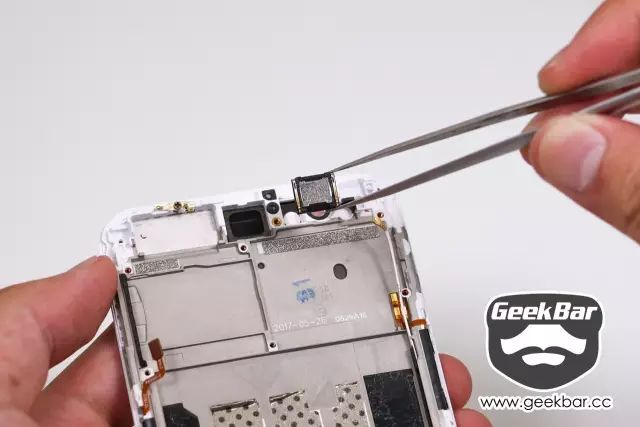 イヤーピースを取り外す