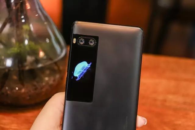 Meizu PRO 7のアウトカメラ