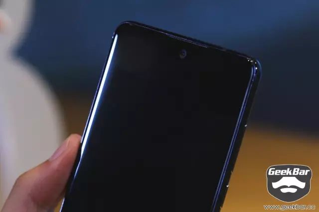 ディスプレイ上部