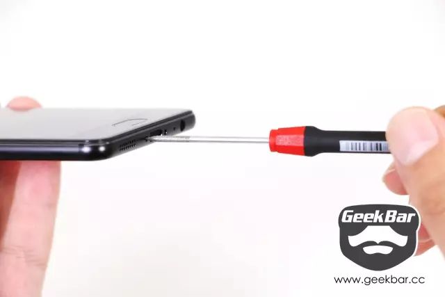 ネジを取り外す