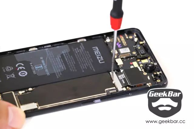 バックカメラストッパーを取り外す