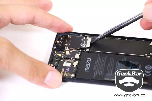 バックカメラを取り外す