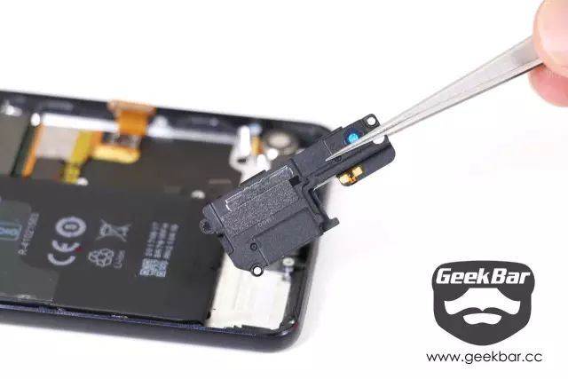 スピーカーキャビティ