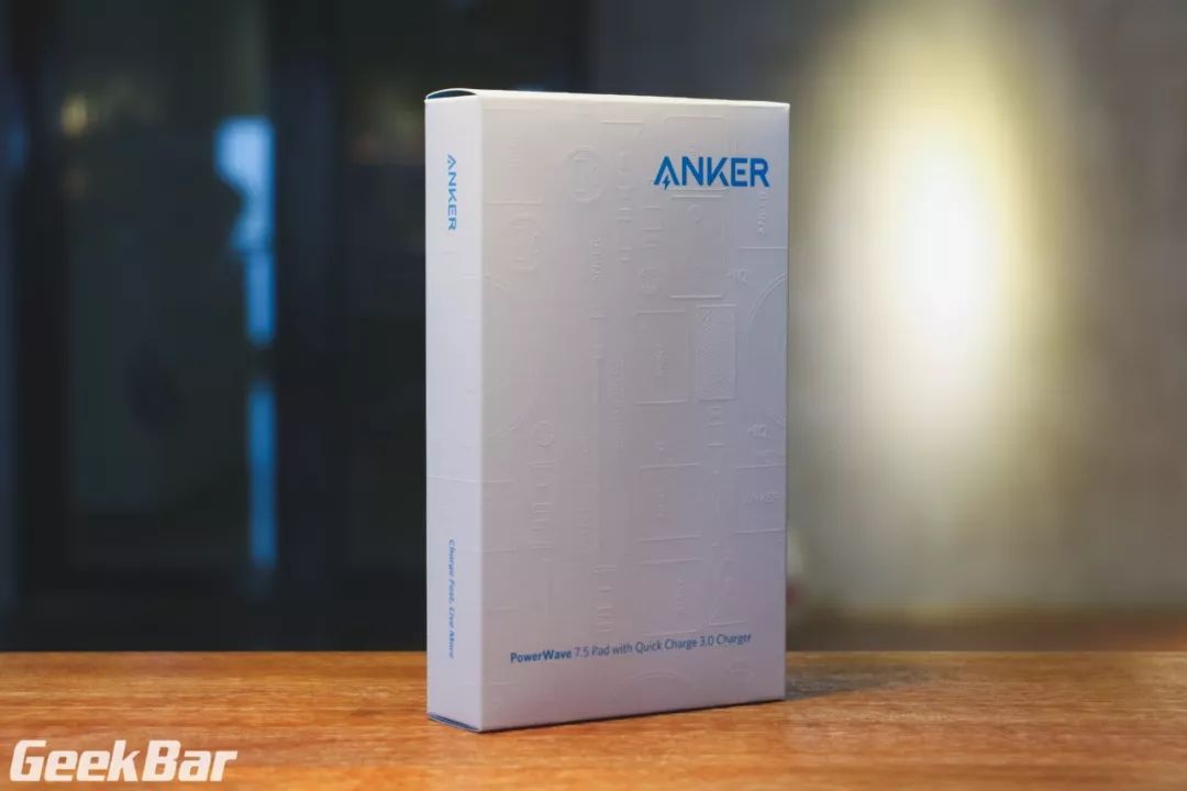 Ankerワイヤレス充電器外箱
