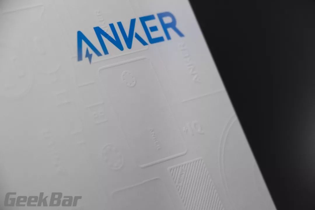Ankerワイヤレス充電器外箱