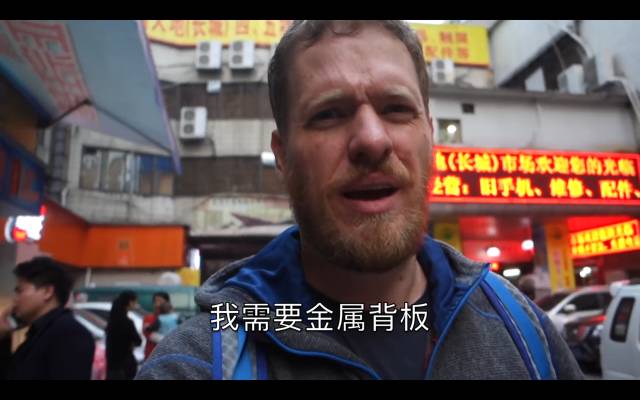 iPhoneの金属バックカバーが必要