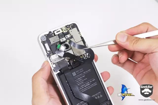 フラッシュ配線を取り外します。