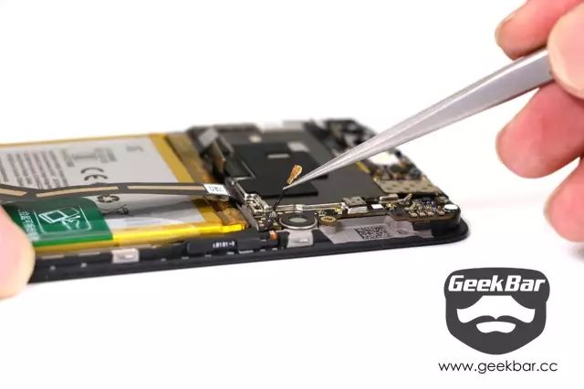 無線周波数同軸ケーブルを取り外す