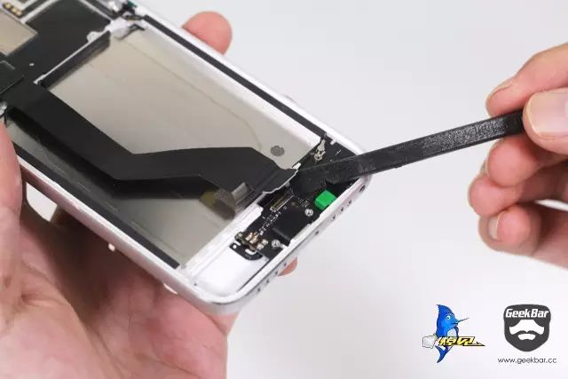 コネクター配線を取り外します