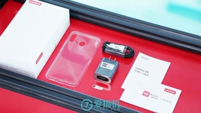 レノボZ5外箱と付属品