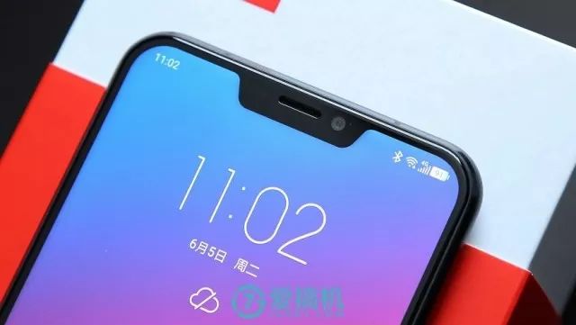 スクリーンのノッチのある部分