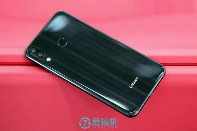 レノボZ5の背面