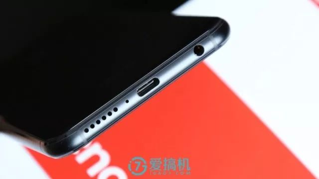 レノボZ5の充電ジャックとイヤホンジャック