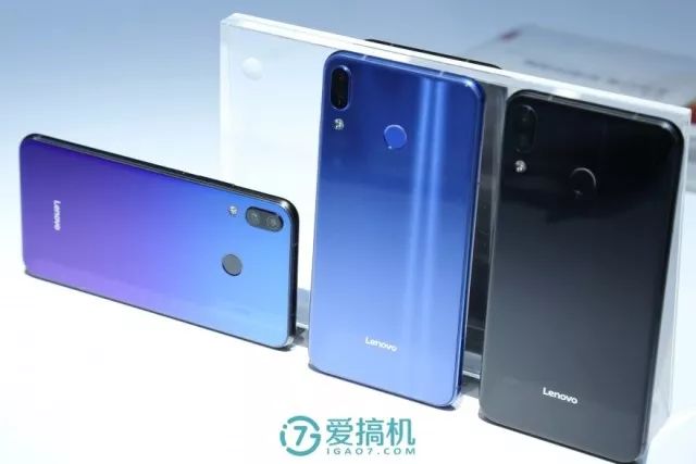 極光色（オーロラ色）、卡侬藍（カノンブルー）、舒曼黑（ブラック）