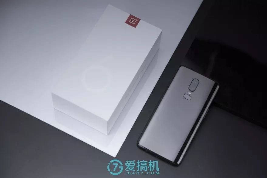 箱外観及び本体背面