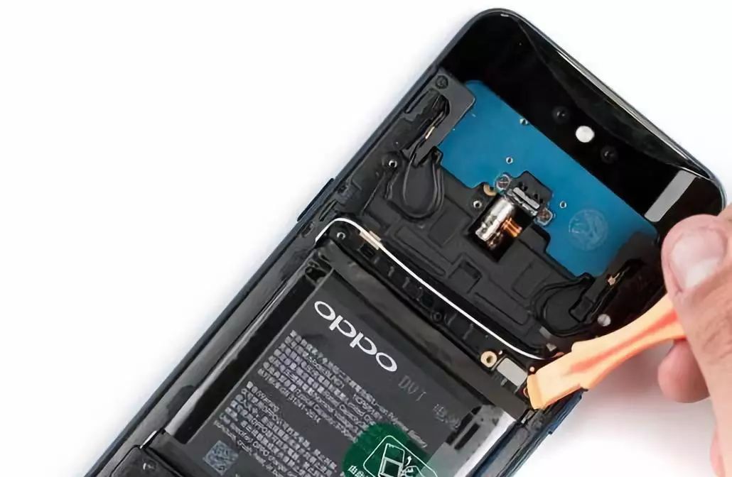 バッテリーの配線を切る