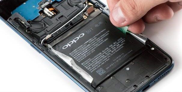 バッテリーを取り出す