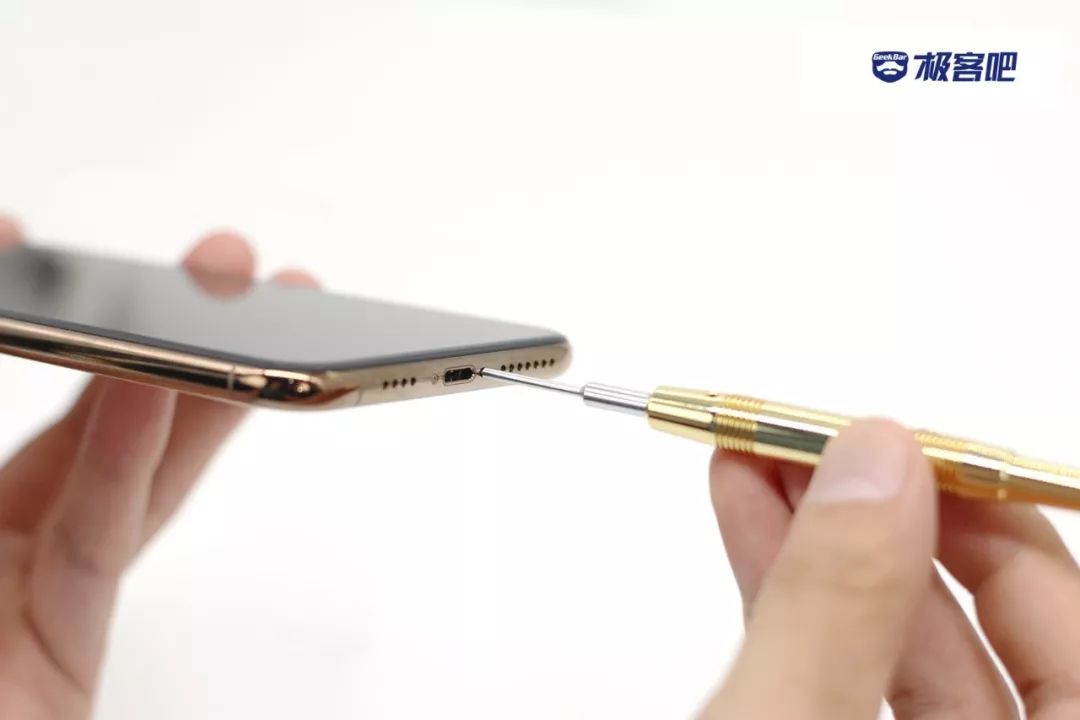 五角ネジ | iPhone XS Max分解