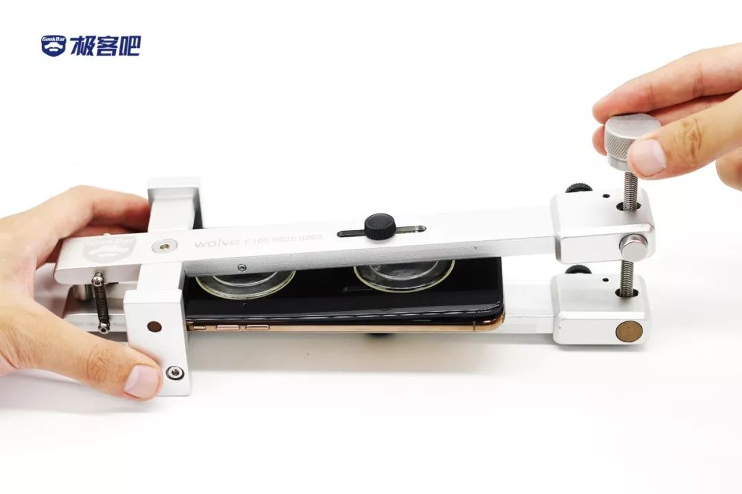 ディスプレイ開閉器で開く | iPhone XS Max分解