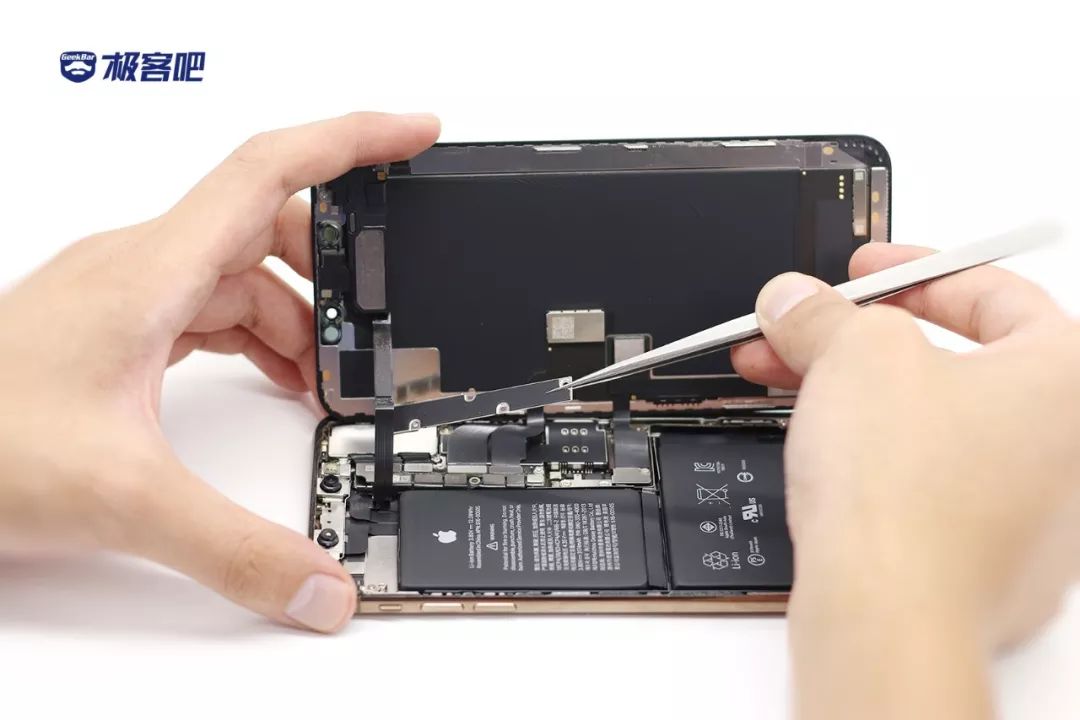 配線固定ボード | iPhone XS Max分解