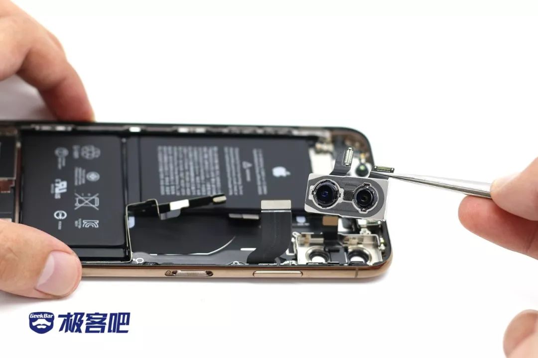 付属部品の分解 | iPhone XS Max分解