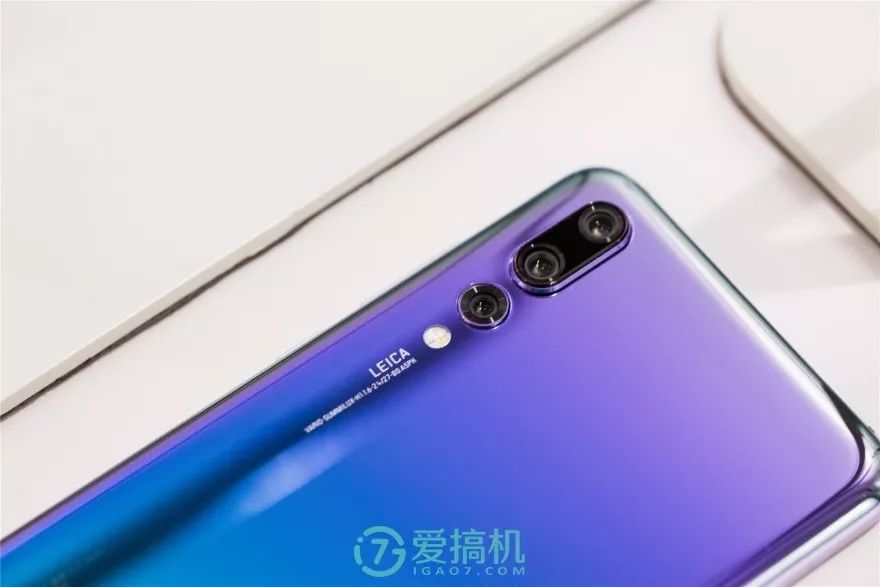 トリプルレンズカメラ