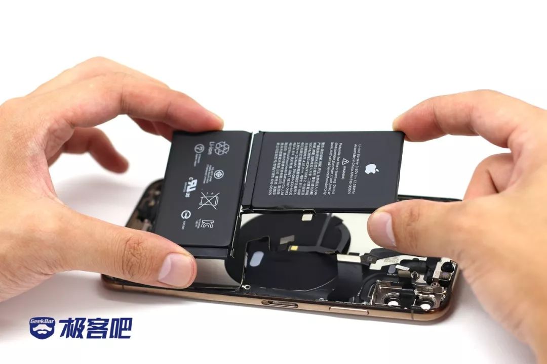 電池取り出し | iPhone XS Max分解