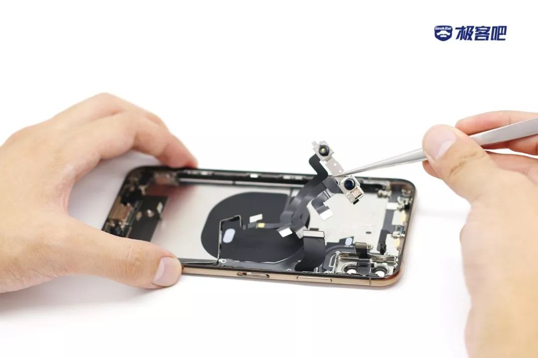 TrueDepthカメラシステム | iPhone XS Max分解