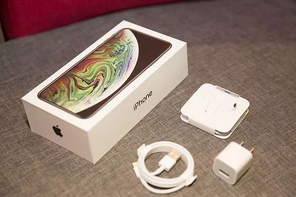 新iPhoneXS MAXの箱・付属品