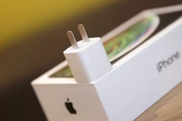 新iPhoneXS MAXのACアダプター