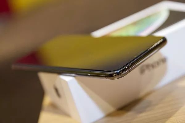 iPhoneXS MAXの外観レビュー・上部