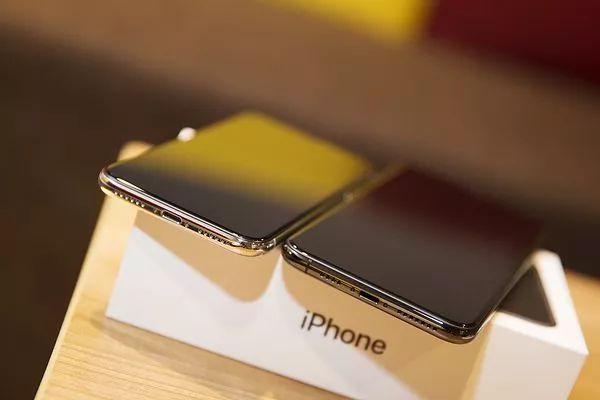 iPhoneXS MAXとiPhoneXイヤホンジャック比較