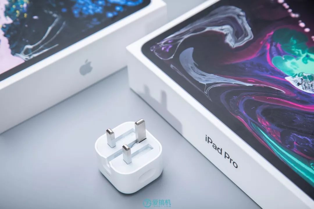 AC充電アダプター