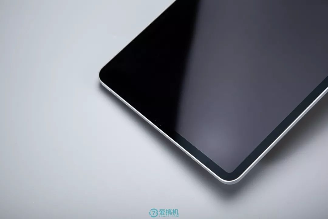 ベゼルレスデザイン