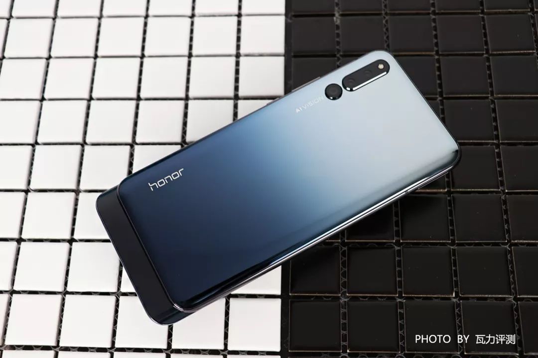 グラデーションカラー　Honor　Magic2