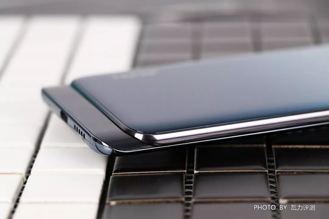 スライド式　Honor　Magic2