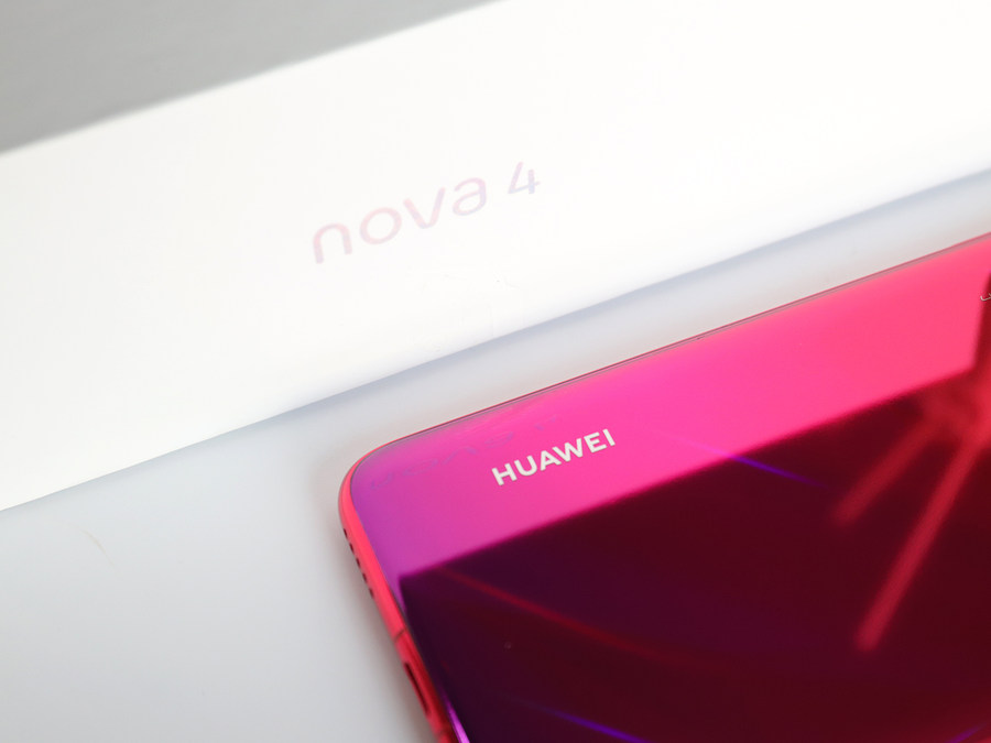 HUAWEIとnova4のロゴ