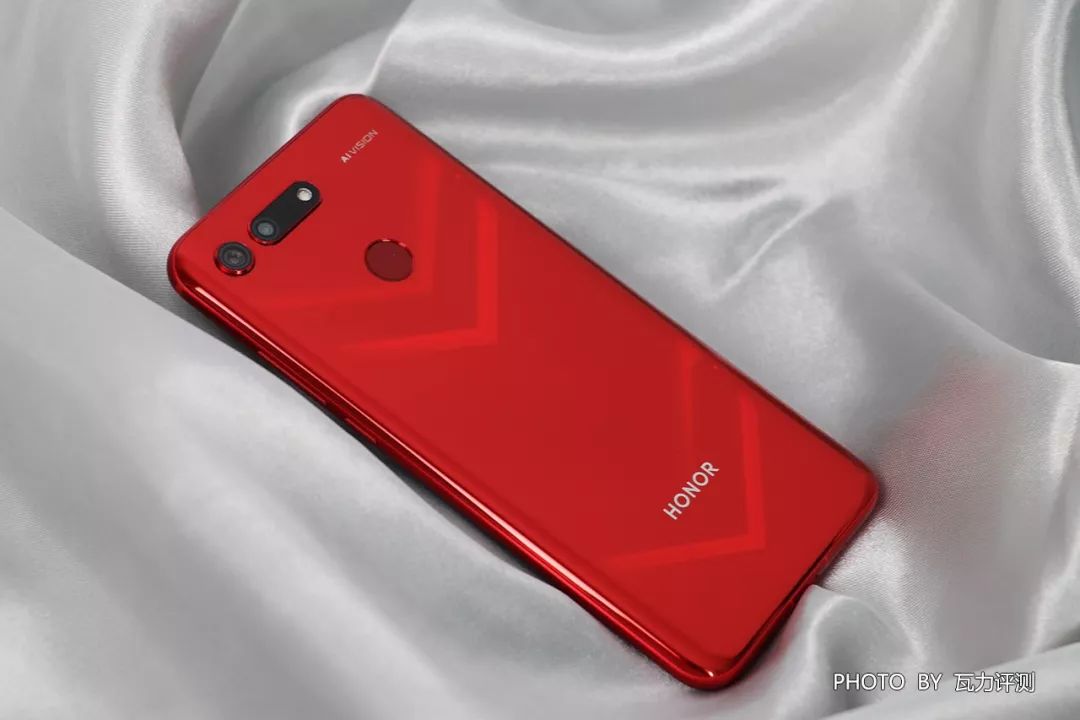 HUAWEI HONOR V20 背面